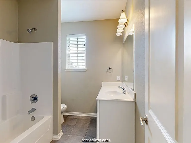 2027 Harvey Mitchell Pkwy S — Photo 14