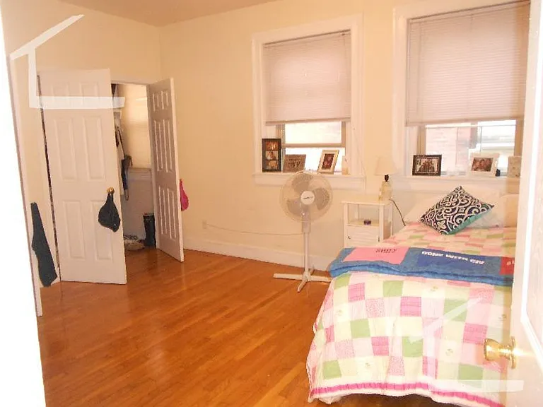 923 Beacon St #3 — Photo 9