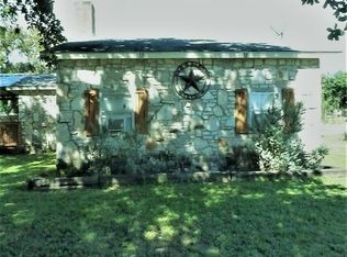 715 Hackberry St, Bandera, TX 78003