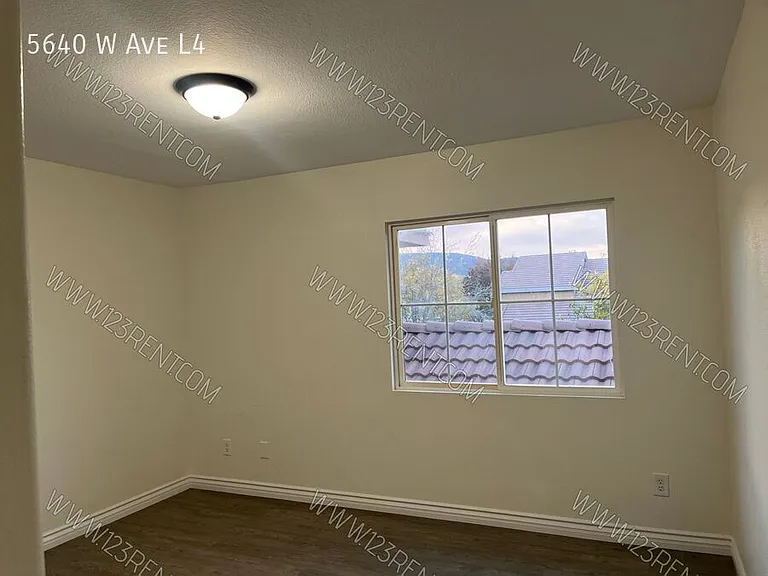 5640 W Avenue L4 — Photo 37