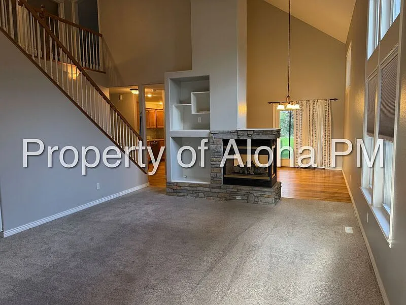 3 bed, 2.5 bath, 1800 sqft, $2,196 — Photo 2