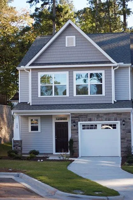 4 bed, 3.5 bath, 1800 sqft, $1,050 — Photo 1