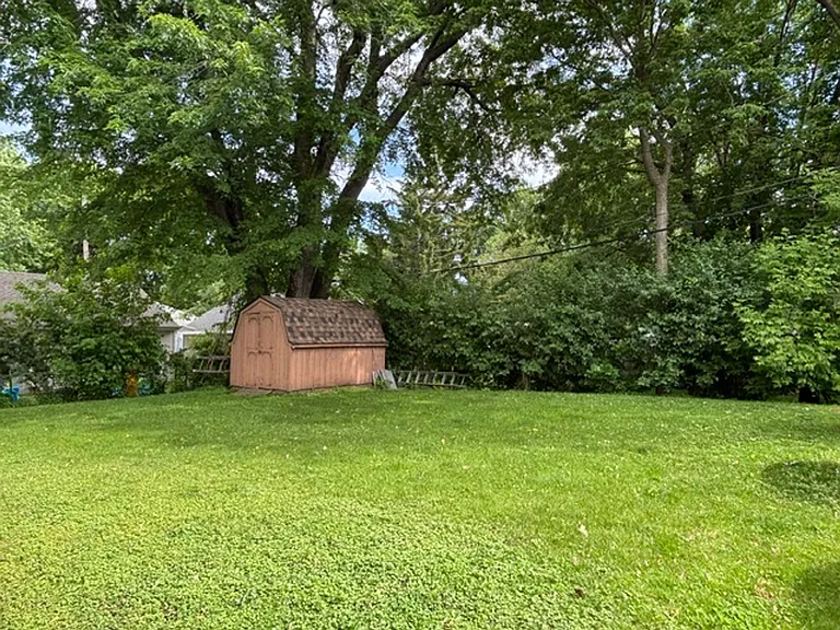 1330 Saint Clair Ave — Photo 20