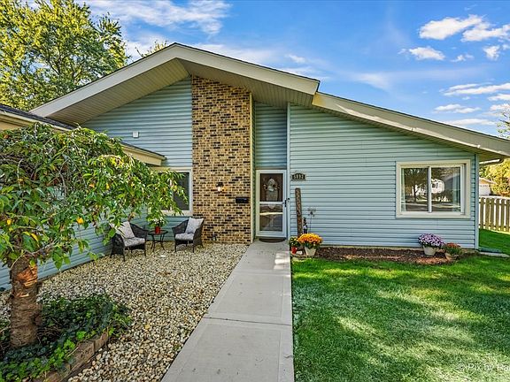 2nd image of 5892 Chatsworth Ct