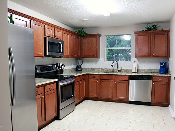 2nd image of 1403 W Magnolia Cir