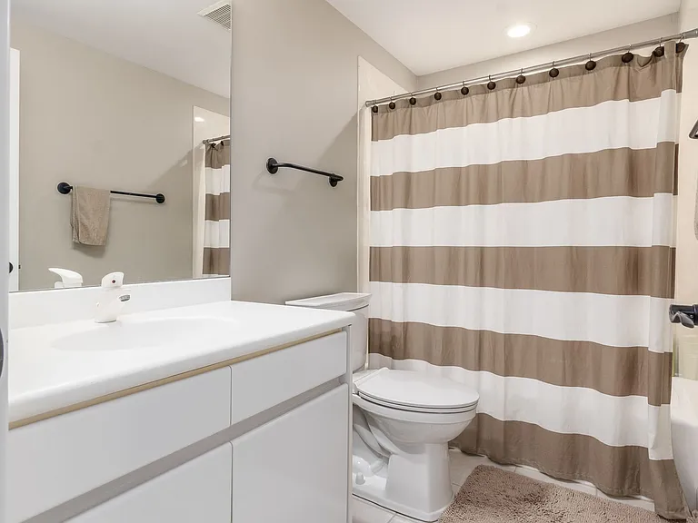 4602 Sandwich Ct — Photo 46