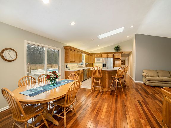 Dining Area - Hardwood Floor