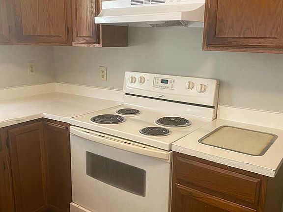 2nd image of 1155 Laurel Dr