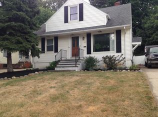 121 Arlington Cir, Wickliffe, OH 44092