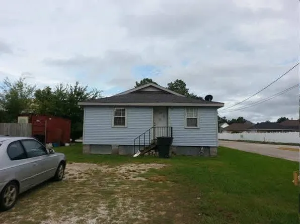 105 Schlief Dr, Belle Chasse, LA 70037