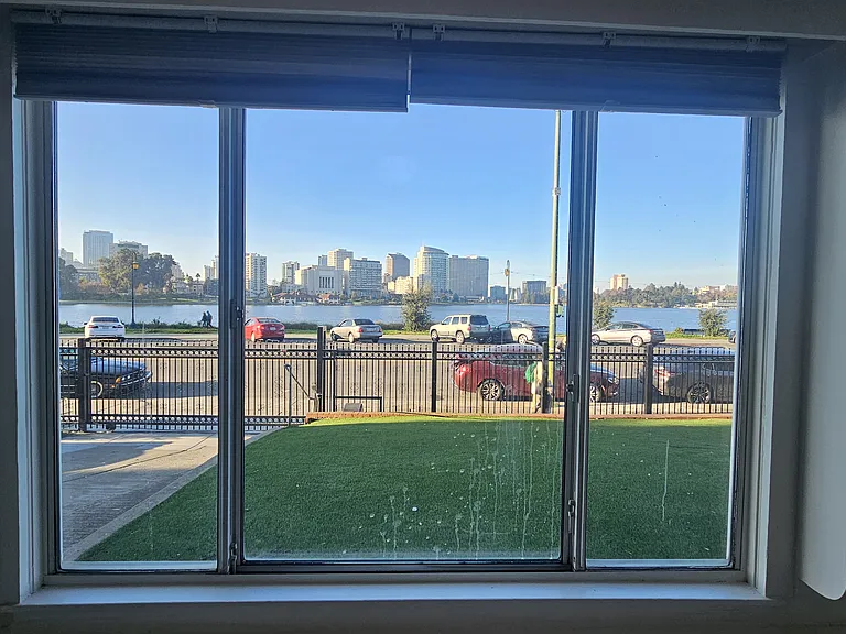 1400 Lakeshore Ave #10 — Photo 5