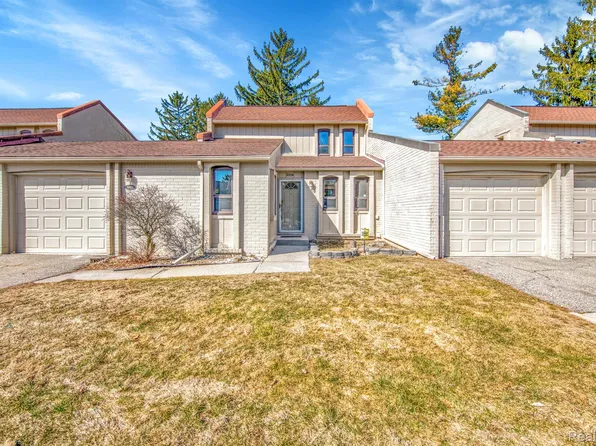 3004 Moon Lake Dr, West Bloomfield, MI 48323