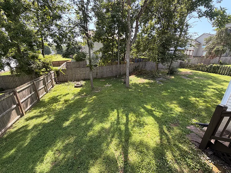 2552 Edinburgh St — Photo 20