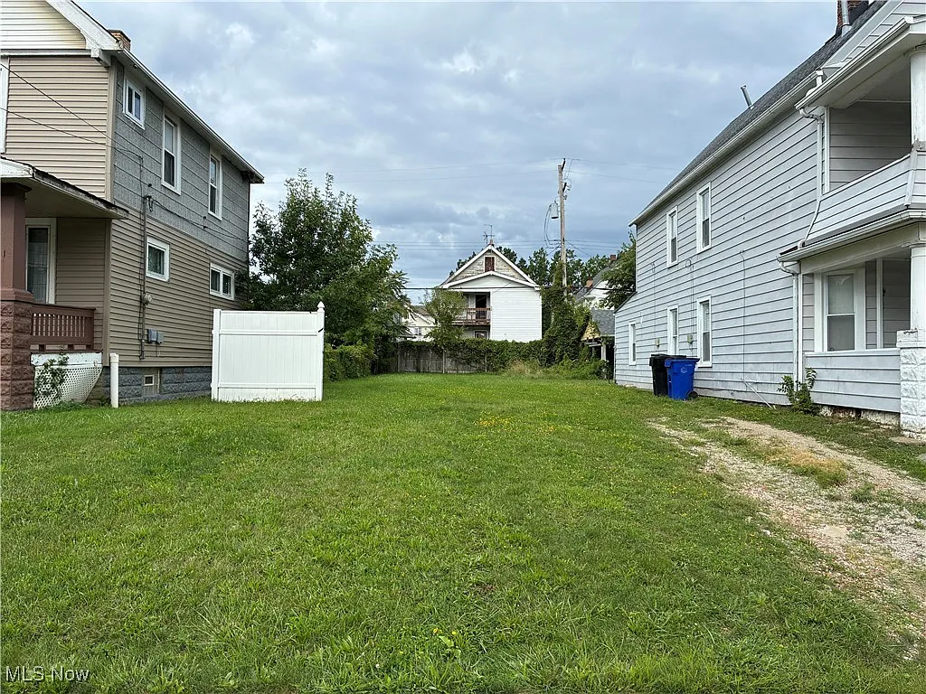 2056 W 104th St photo 1