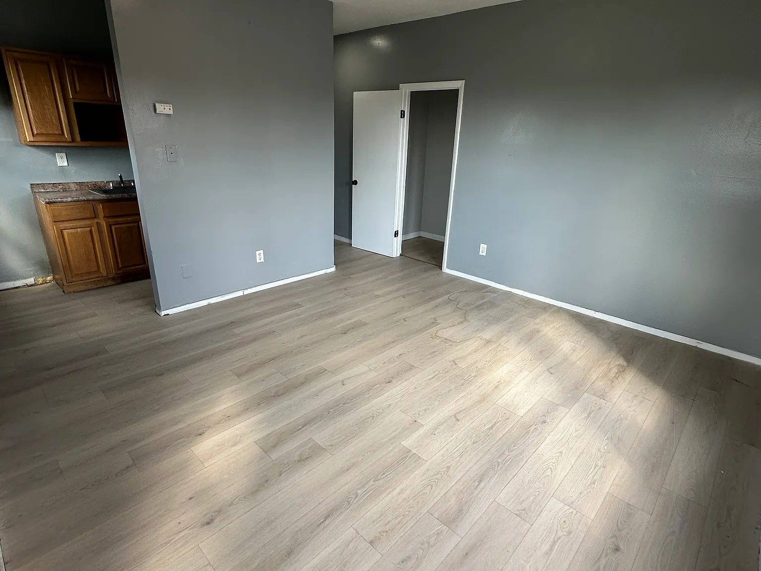 2 bed, 1000 sqft, $1,049 — Photo 3