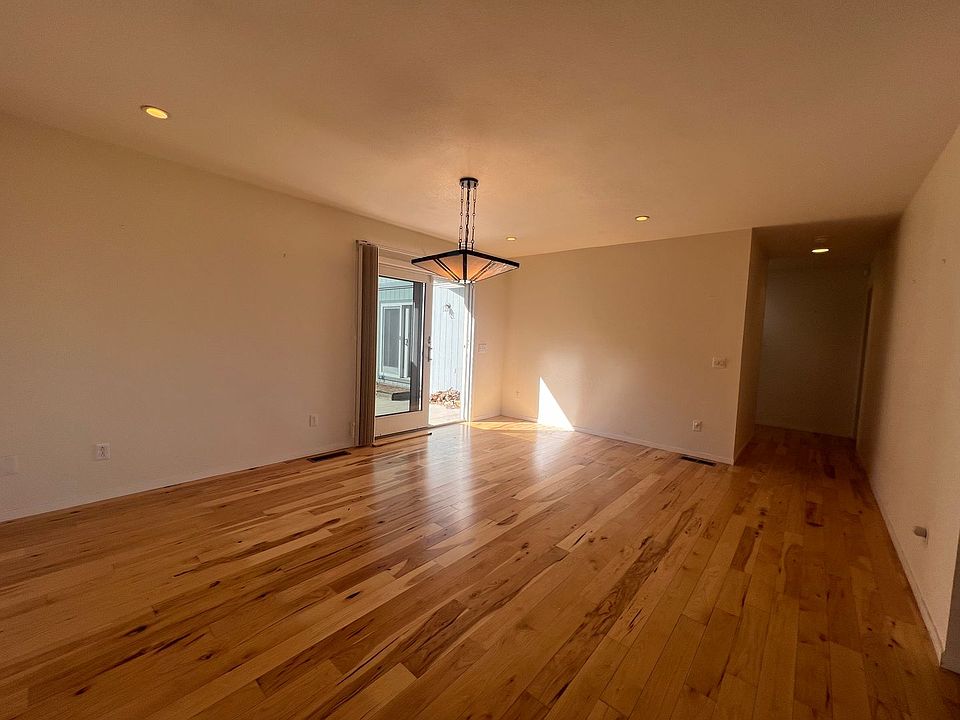 1st image of 206 Woodys Pl