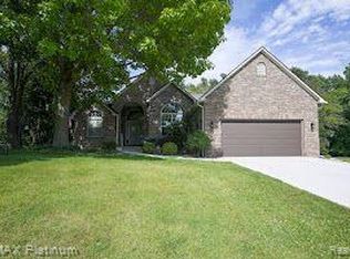 13457 Bryson Ct, Fenton, MI 48430