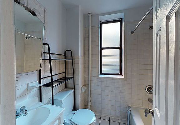 5th image of 158 E 82nd St APT 2c