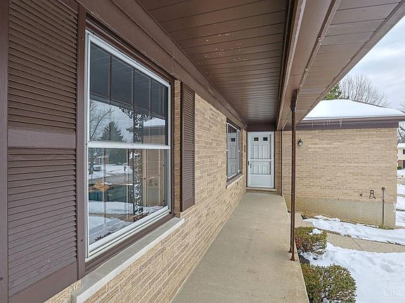3rd image of 2530 Falconbridge Dr
