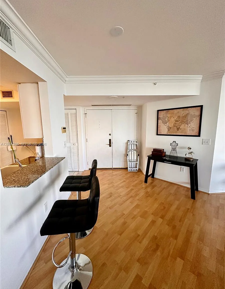 La Gorce Palace Condo — Photo 4
