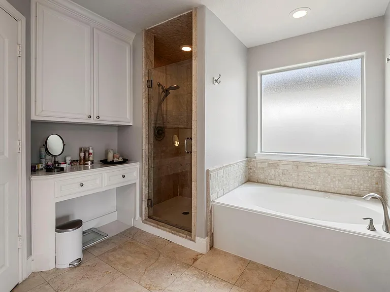 2204 Colorado St — Photo 11
