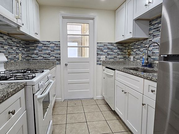 5th image of 911 Washington Ave #1-117