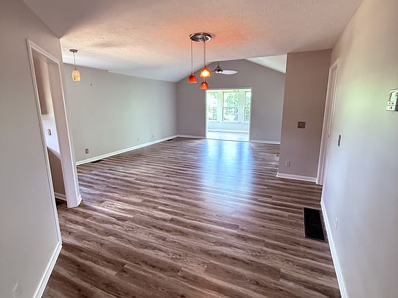 5th image of 108 Hunter Ridge Dr