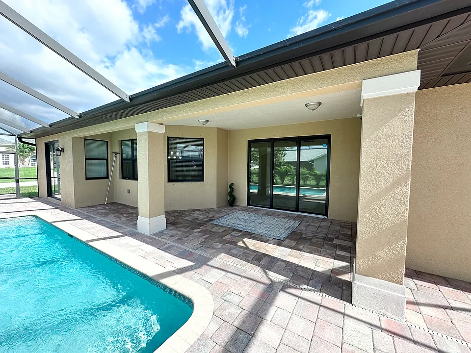 1205 SW 18th Ter