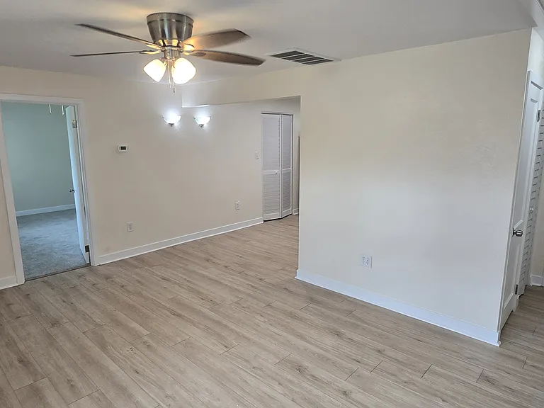 808 Hancock Ave — Photo 9