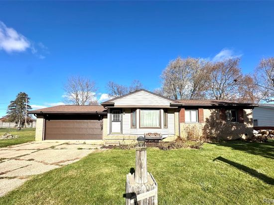 1141 Holly Spring Ln, Grand Blanc, MI 48439