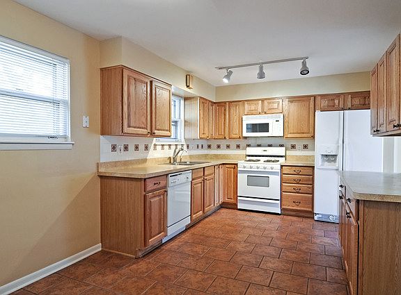 2nd image of 2612 Fontana Dr