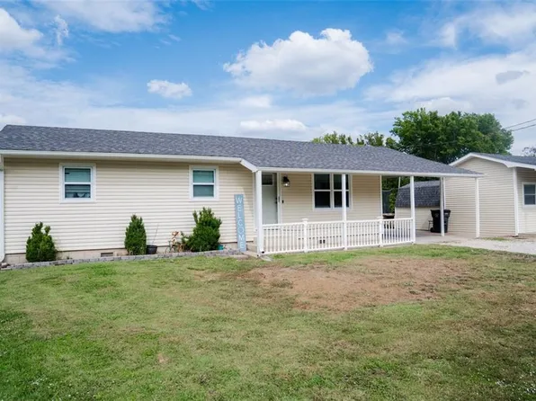 603 E 2nd St, Altamont, KS 67330