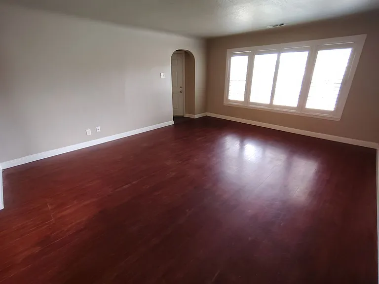 404 Camellia Way — Photo 4