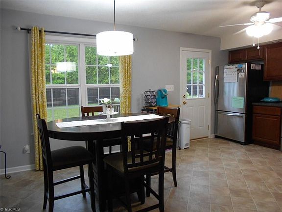 3rd image of 163 Beech Bend Ln