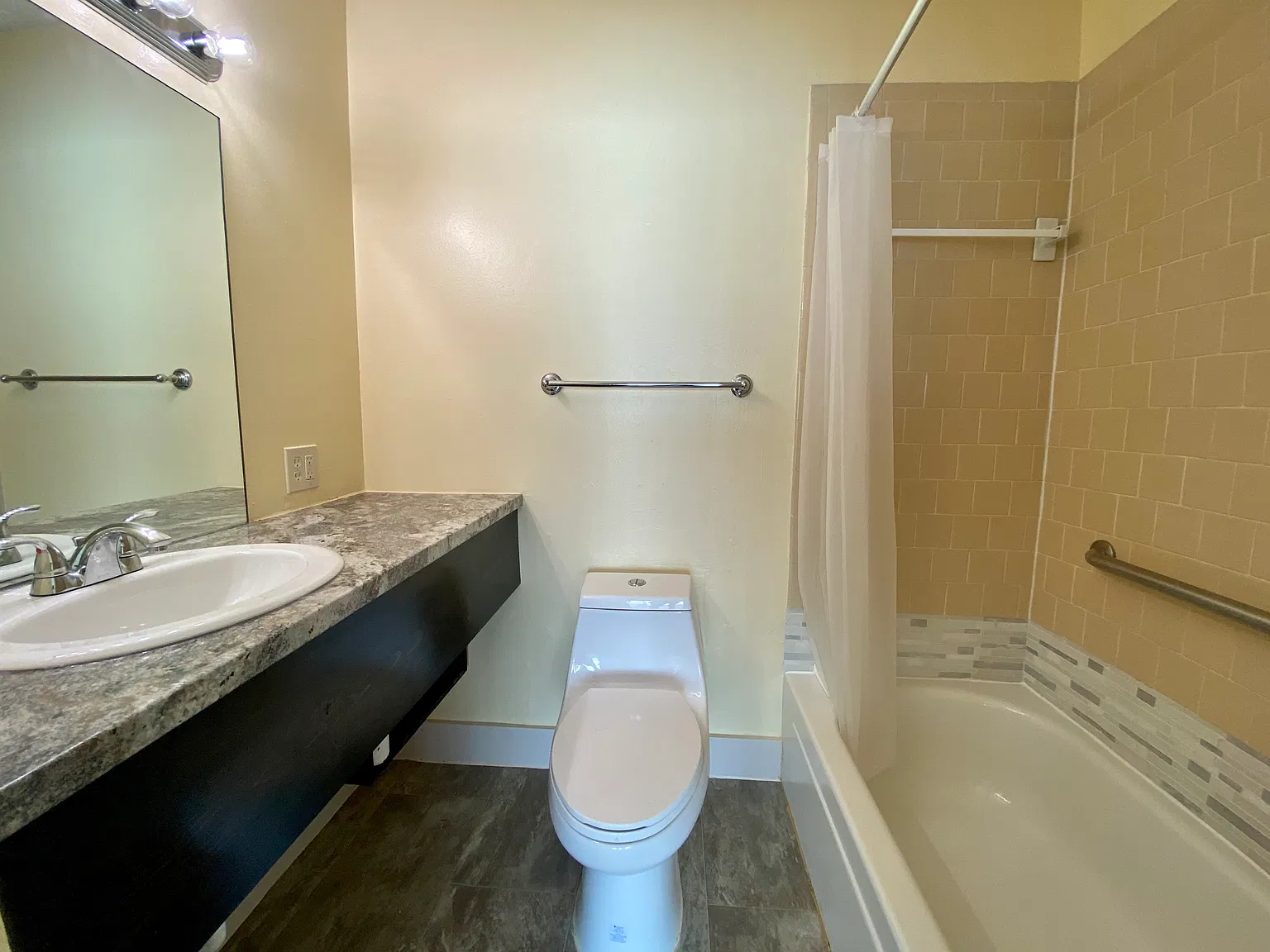 1 bed, 590 sqft, $900 — Photo 2