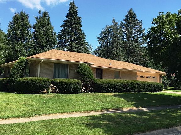 3rd image of 803 Fairview Blvd