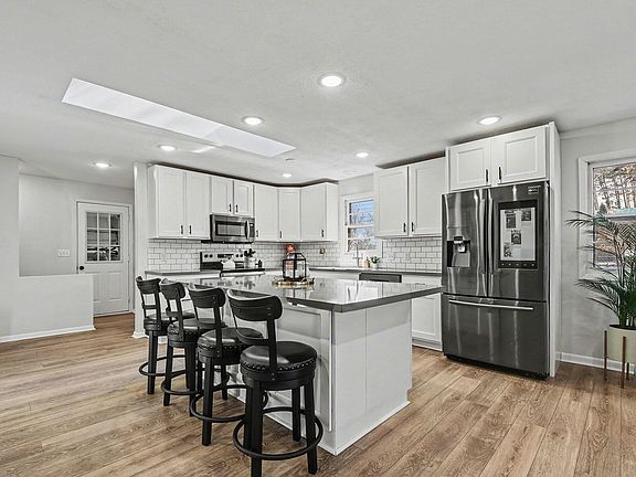 4th image of 2549 Santigo Ave SE