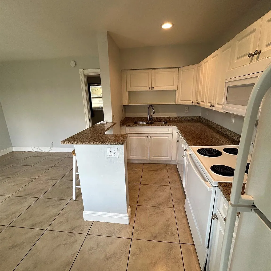 1 bed, 1.0 bath, 5276 sqft, $1,600 — Photo 4