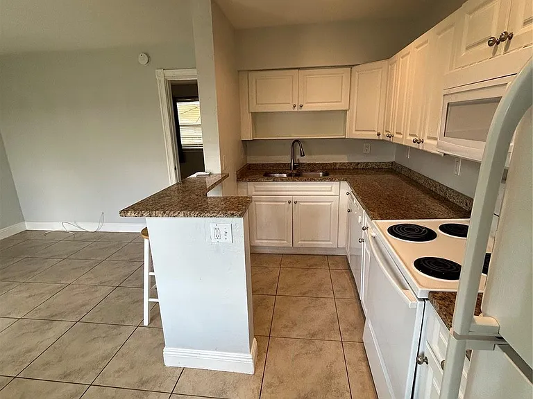 921 NE 17th Ave #2 — Photo 4