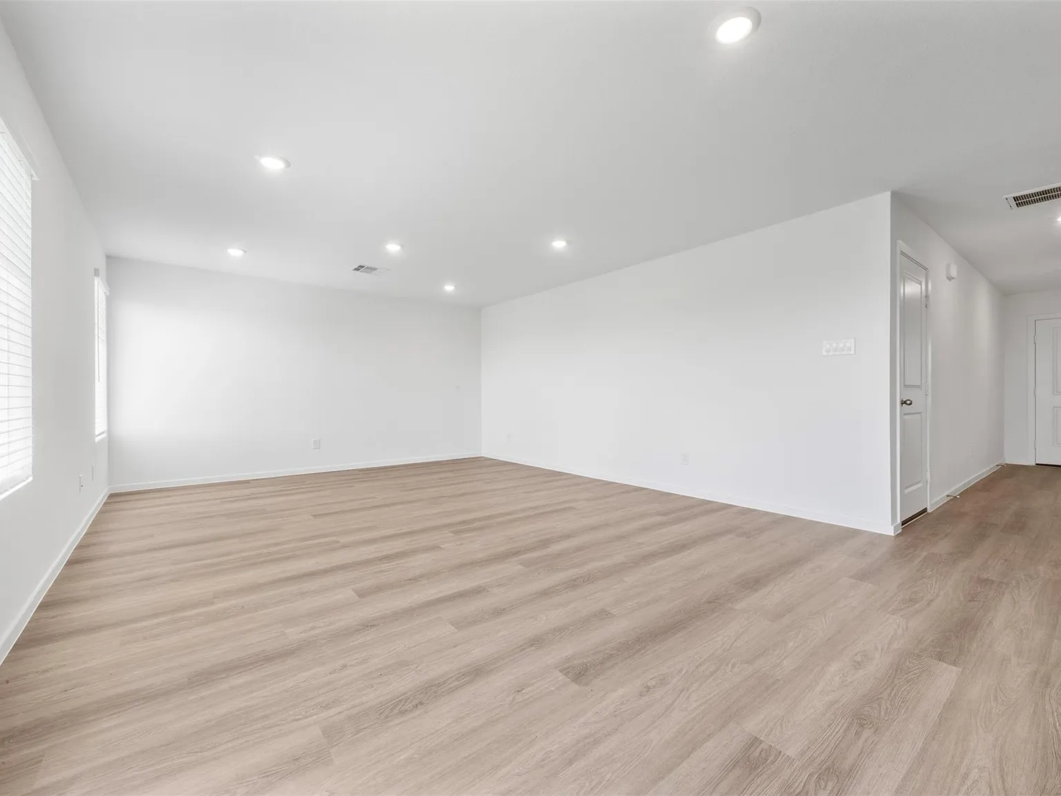 5 bed, 3.0 bath, $2,600 — Photo 4