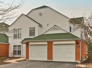 147 Pembroke Cir, Lake Bluff, IL 60044