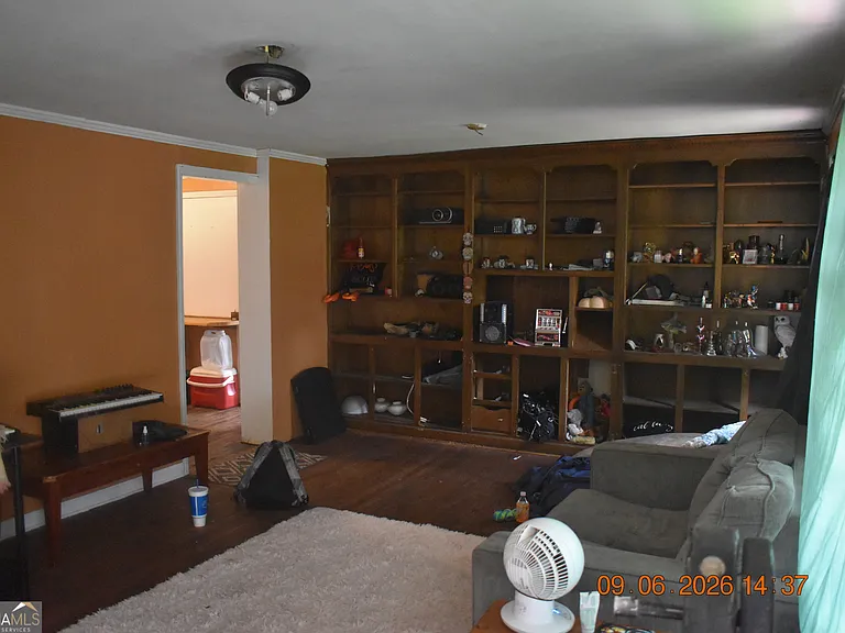 1387 Dewey St — Photo 13