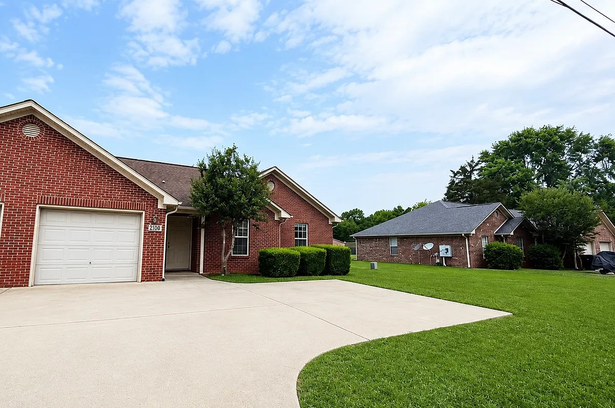Building Photo - 5550 Old Railroad Bed Rd #B