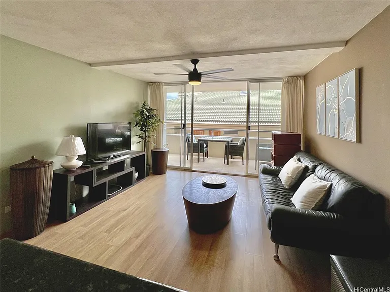 430 Kaiolu St #807 — Photo 6