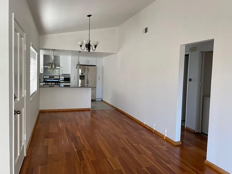 9909 Maya Linda Rd — Photo 3