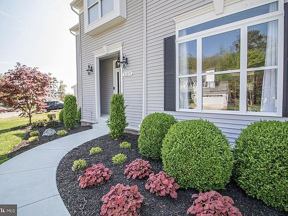 5th image of 23275 Jenifer Ct