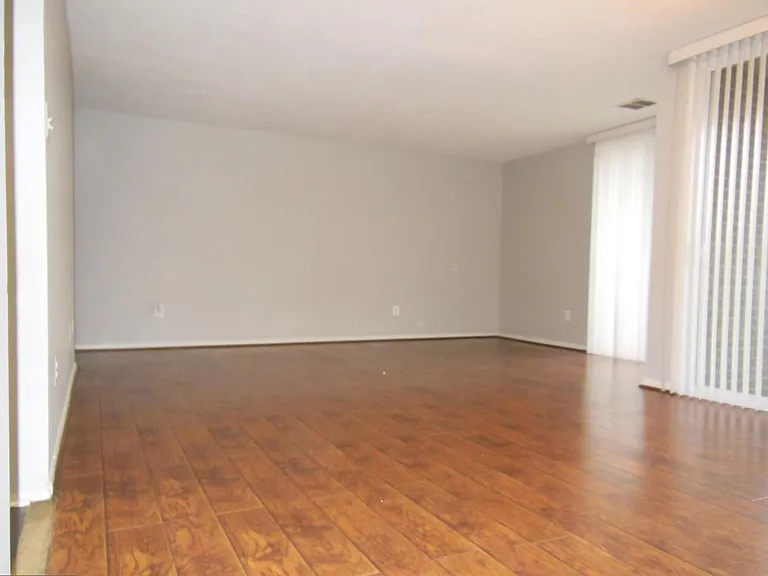 10237 Prince Pl #105 — Photo 11
