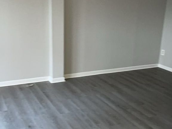 3rd image of 16198 Henderson Ln