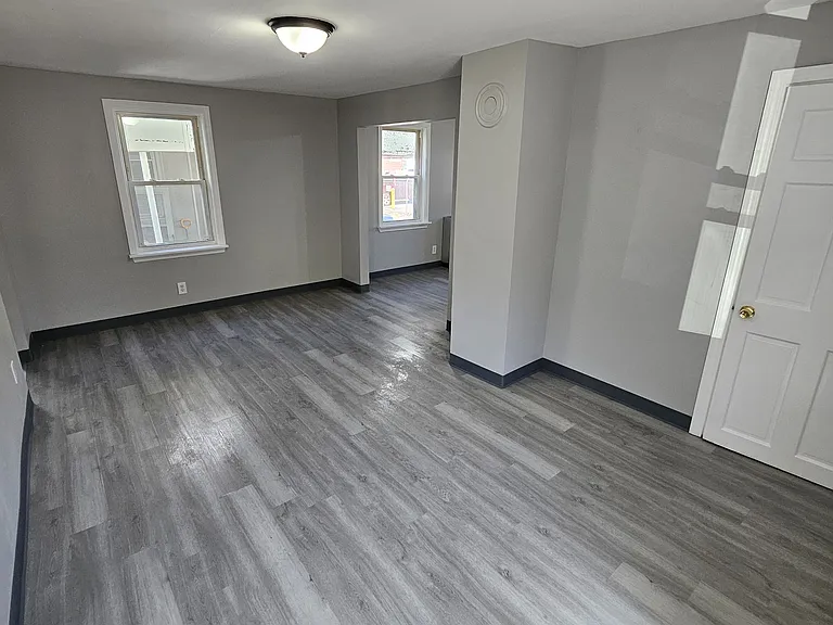 12 Van Buren St #A — Photo 6