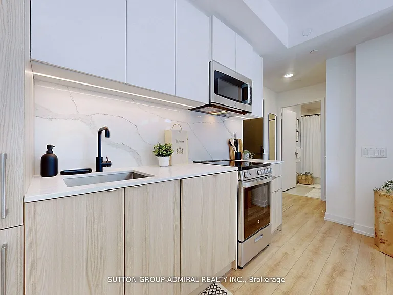 500 Dupont St #502 — Photo 6